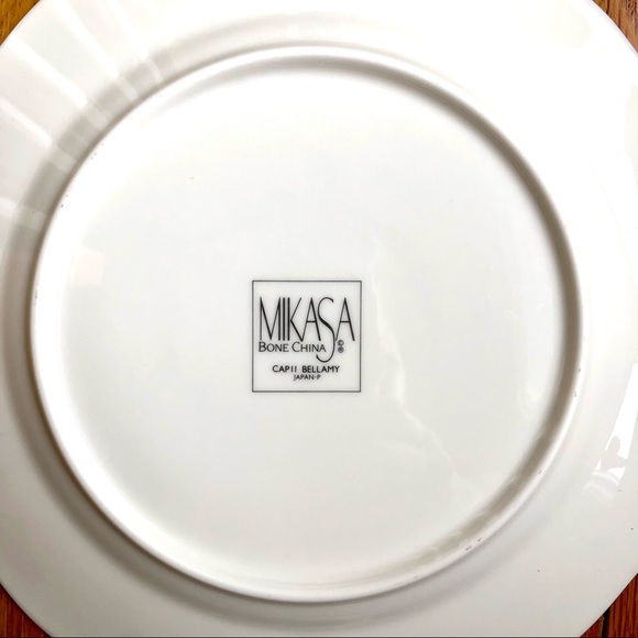 New MIKASA Bellamy Desserts Plates Bread Salad Pie